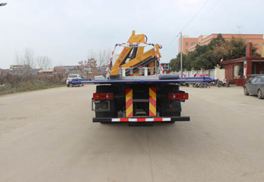 國(guó)六東風(fēng)天錦平板帶吊清障車(chē)