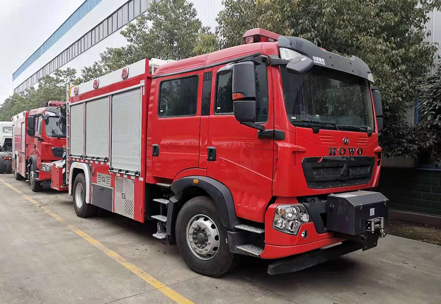 程力威牌重汽豪沃搶險(xiǎn)救援消防車